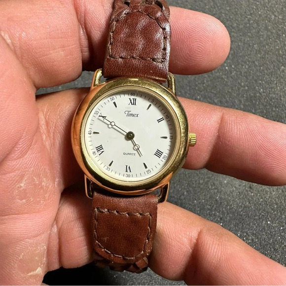 Timex Ladies Quartz Watch Gold Tone White Roman Numeral Dial Working New Battery - Picture 1 of 9